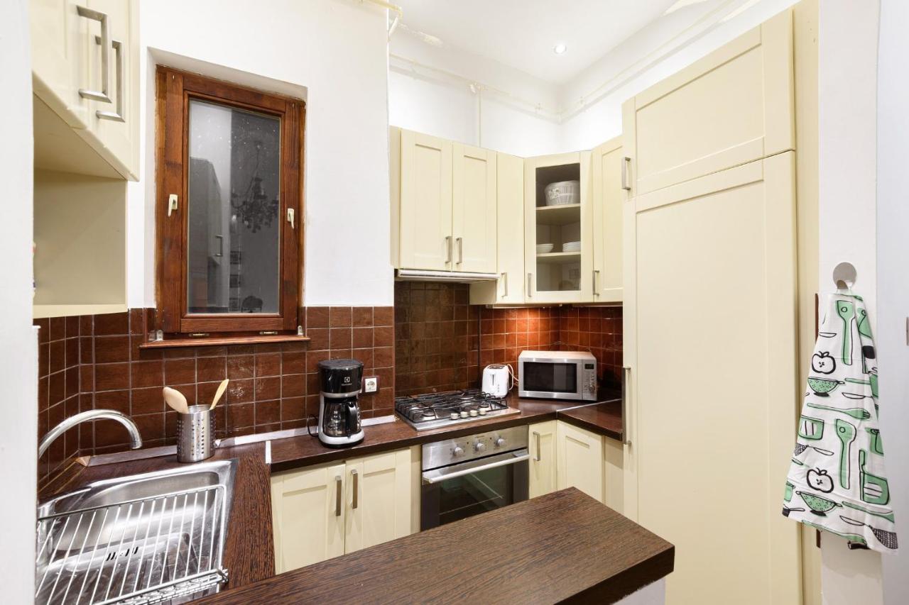 Spacious & Serene Downtown Home With Free Parking 부다페스트 외부 사진