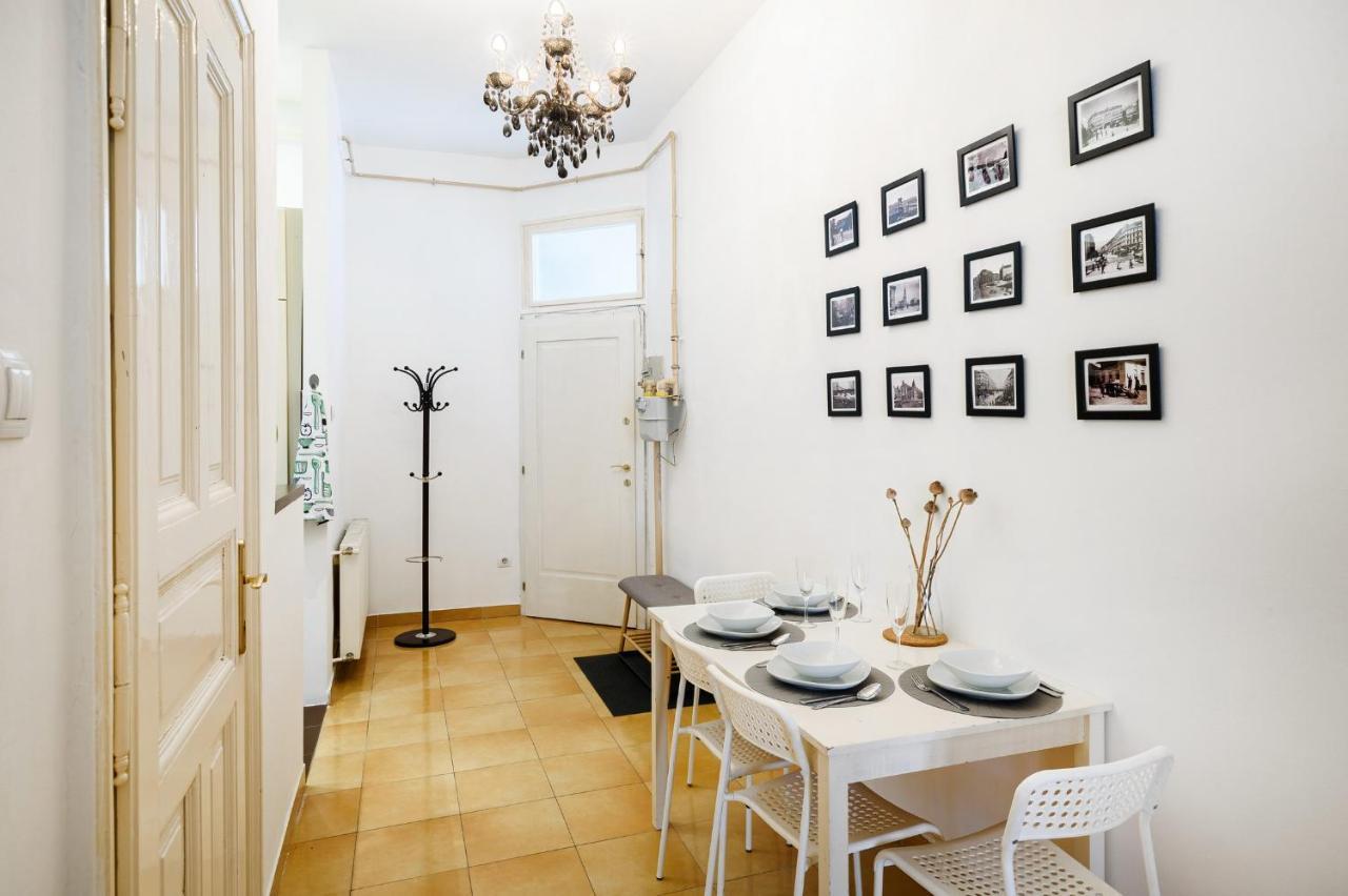 Spacious & Serene Downtown Home With Free Parking 부다페스트 외부 사진